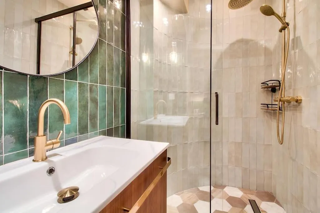 Cozy Apartement Heart Of Montmartre & Historic Paris Apartment
