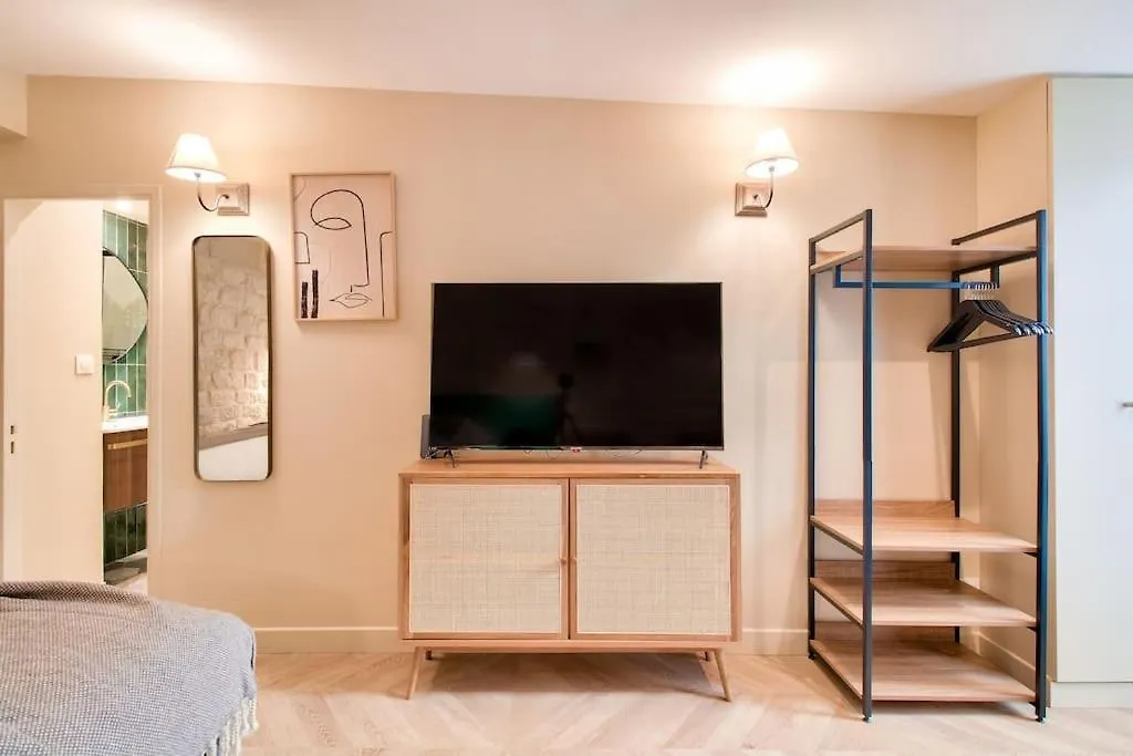Cozy Apartement Heart Of Montmartre & Historic Paris 0*,  France