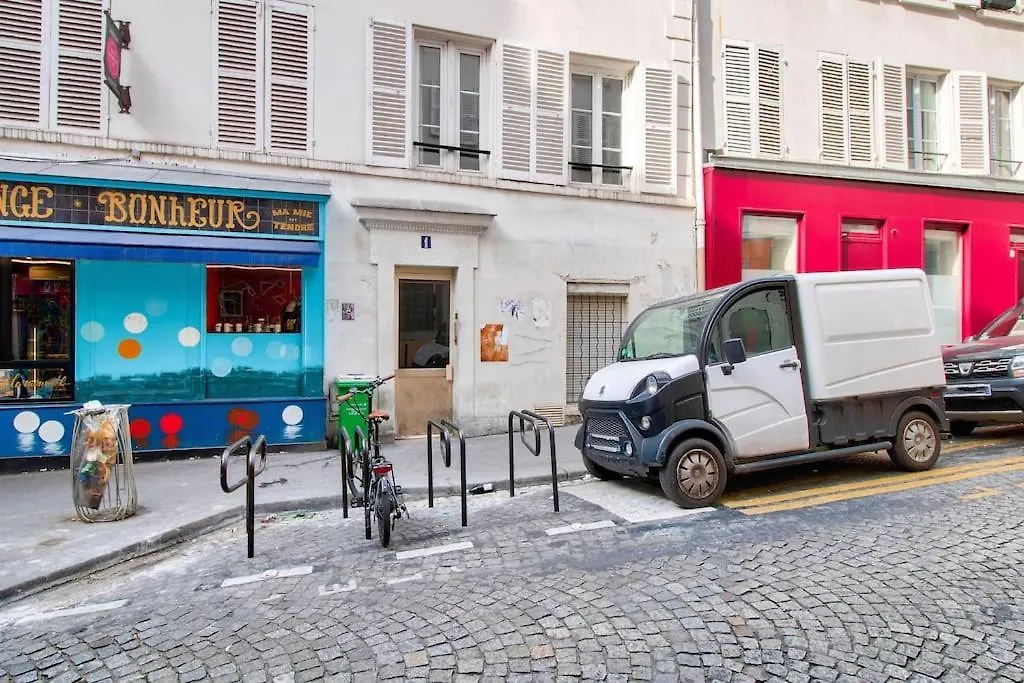 Cozy Apartement Heart Of Montmartre & Historic Paris contacts